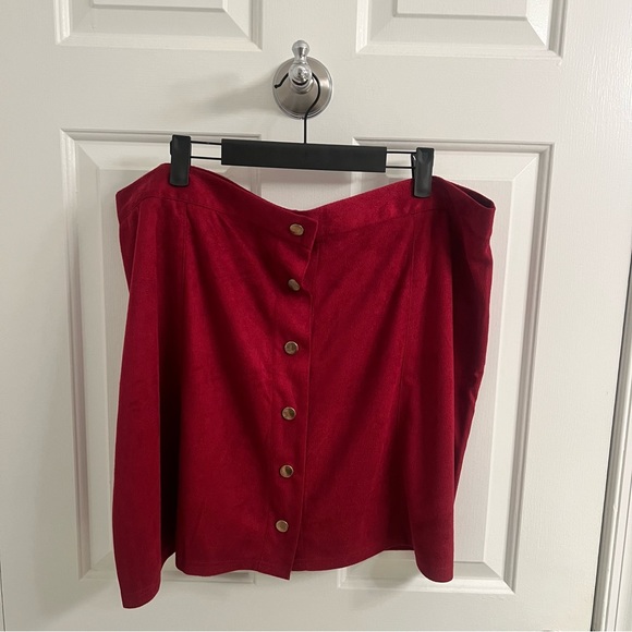 Burgundy- Gold snap skirt - Picture 2 of 5